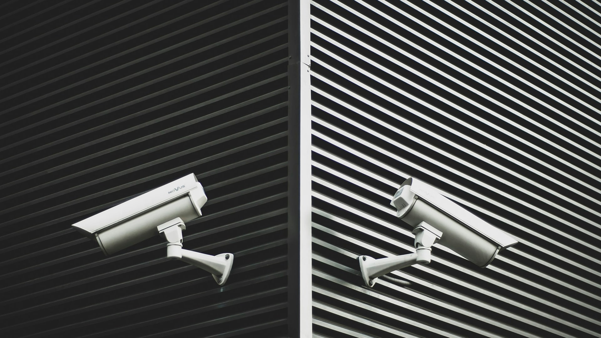 Wireless CCTV camera on a Ware farmhouse outbuilding overlooking yard